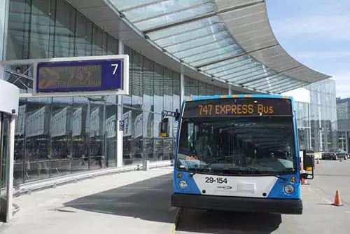 💰 Vos PREMIÈRES DÉPENSES en arrivant au Québec - 747 bus